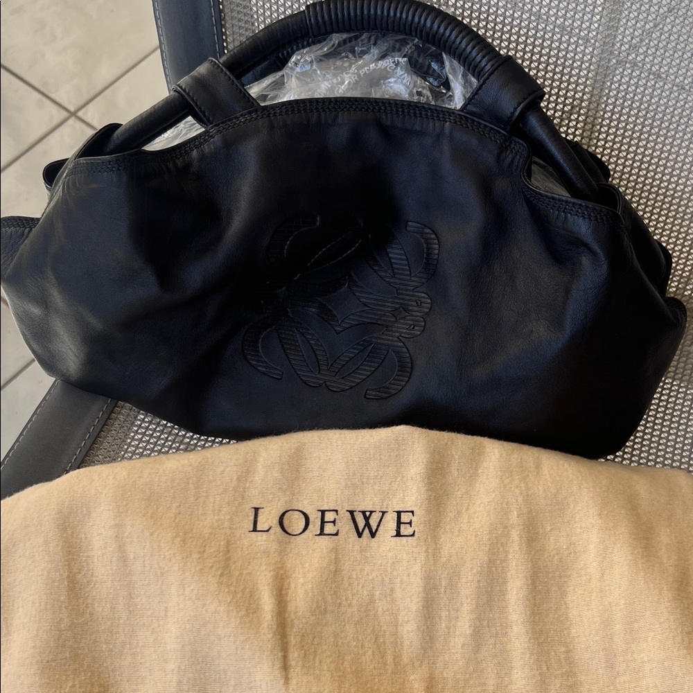 Loewe Black Leather Shoulder Bag with Embossed Anagram from Rome, Italy - Picture 2 of 3